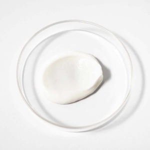 Scandinavian Biolabs Regenerator za oporavak kose Muškarci 250 ml - kremasta tekstura proizvoda u prozirnoj posudici.