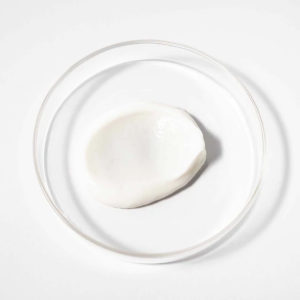 Scandinavian Biolabs Regenerator za oporavak kose Žene 250 ml - kremasta tekstura proizvoda u prozirnoj zdjelici.